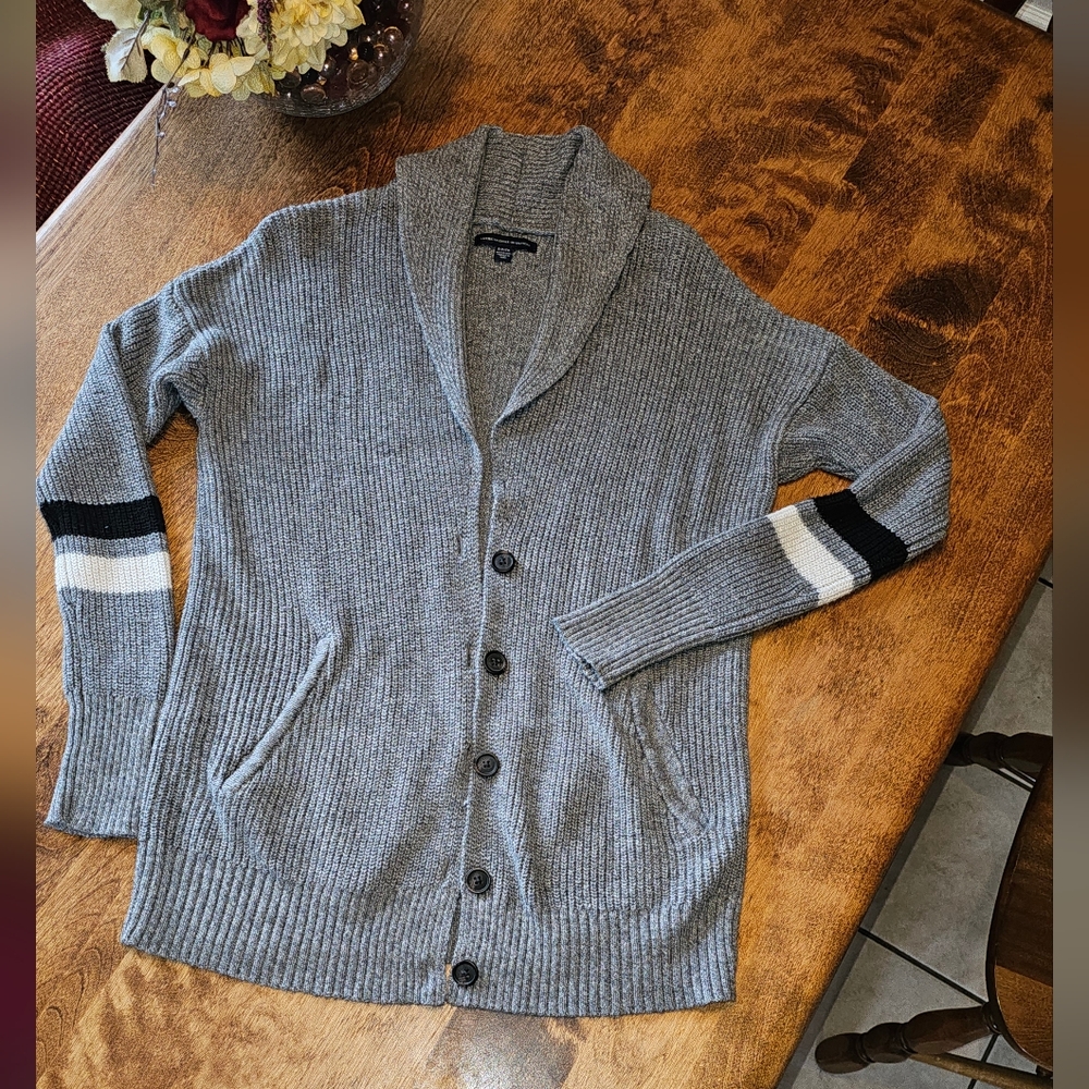 AEO Cardigan Sweater With Pockets. Small.
